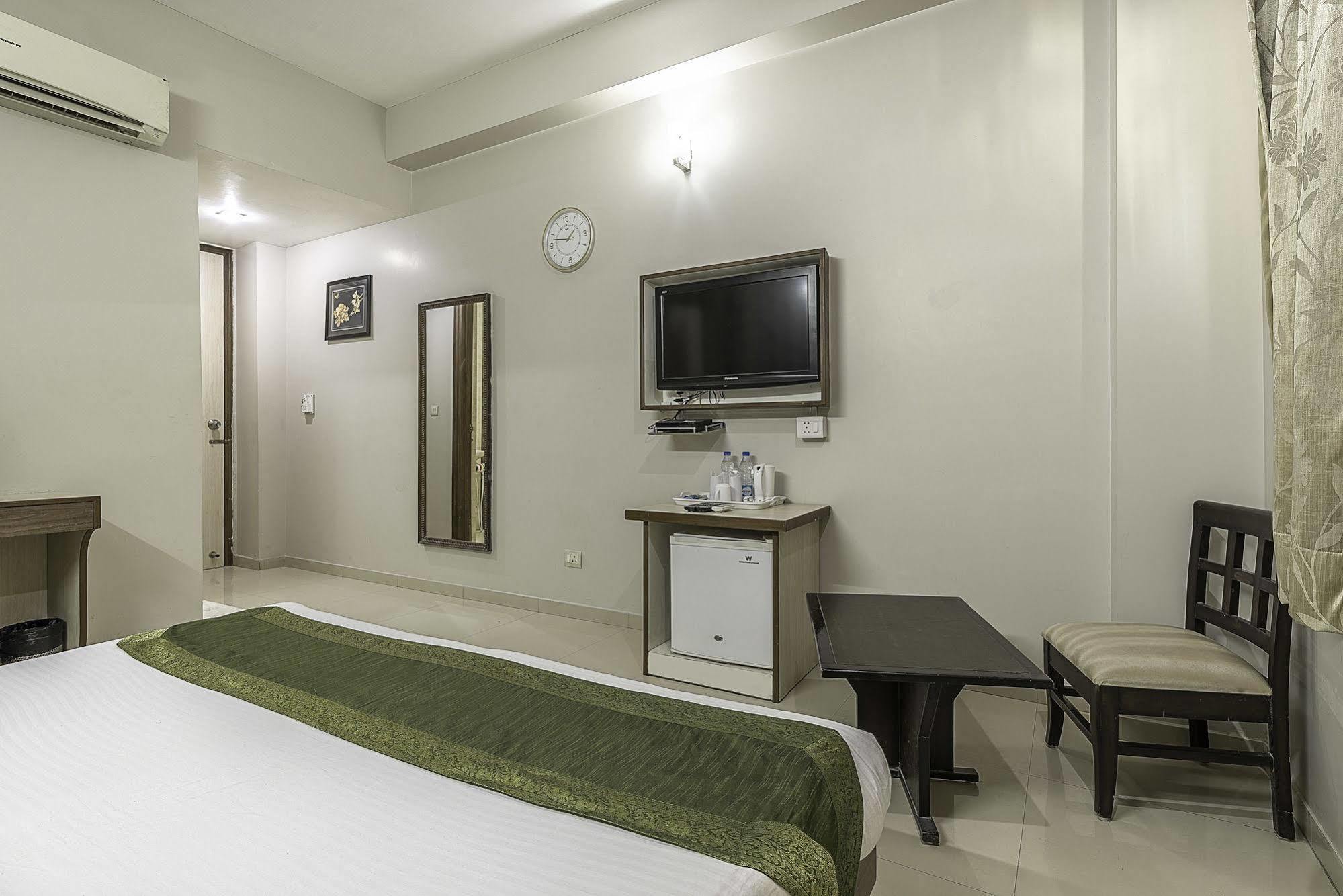 Treebo Rockwell Plaza Otel Yeni Delhi Dış mekan fotoğraf